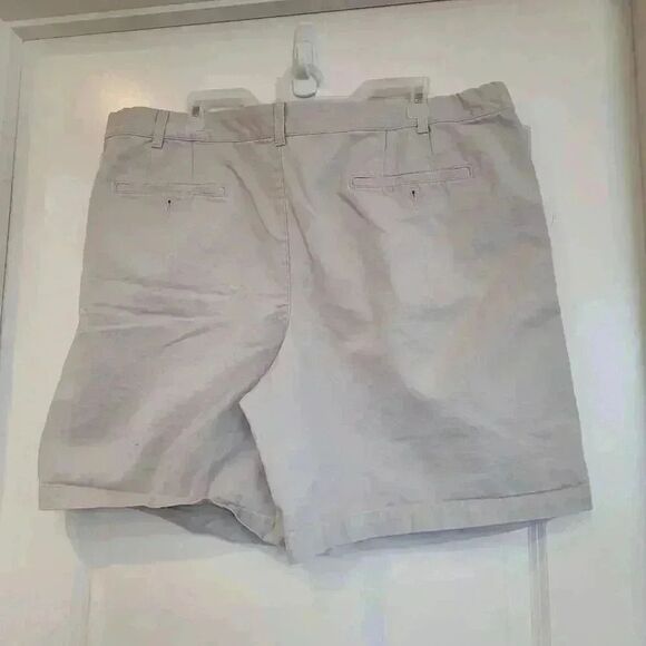 Eddie Bauer Men's Light Gray Cotton Chino Shorts EUC sz 40 - Picture 3 of 4